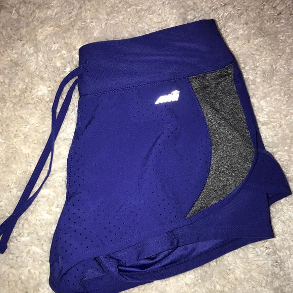 Athletic shorts - Picture 1 of 3